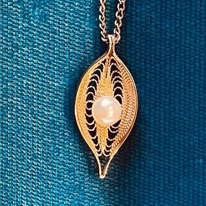 Beautiful Sarah Coventry necklace, “Serene”
